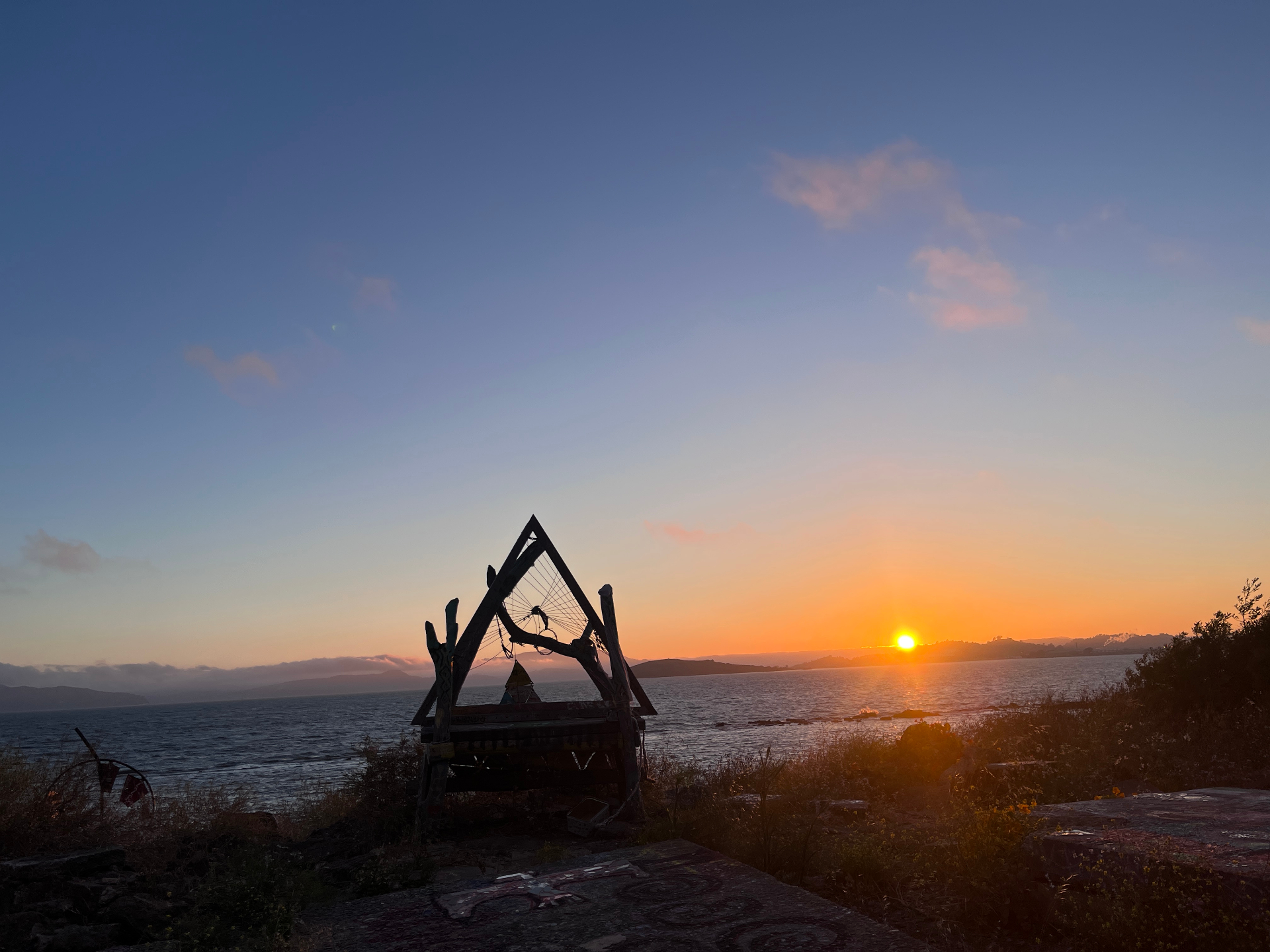 Driftwood arch silhouetted against the sunset at Albany Bulb