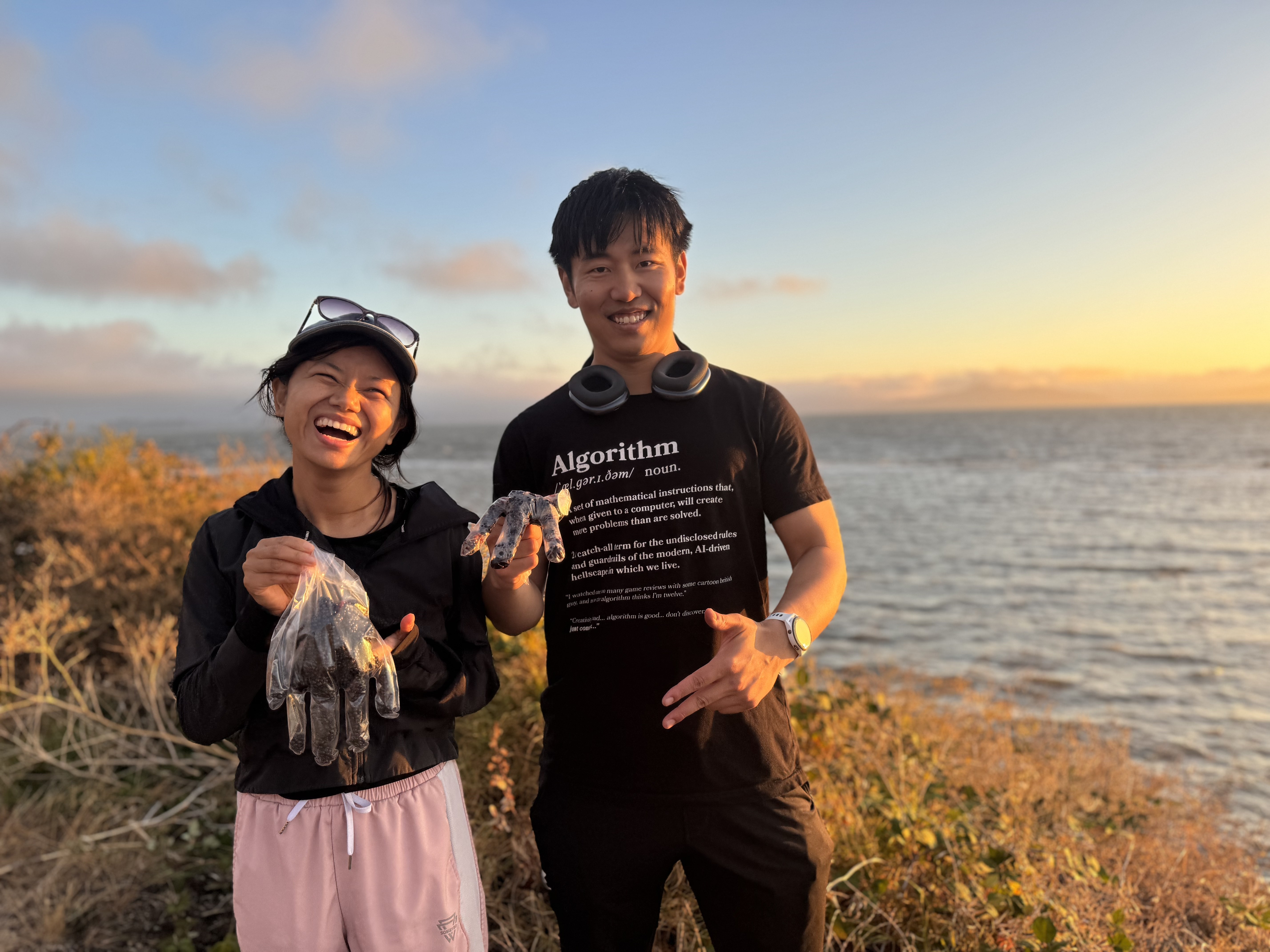 Members at the Albany Bulb sunset run